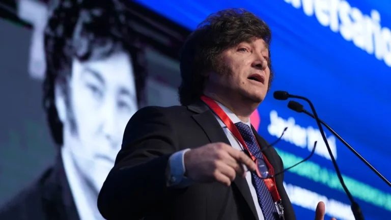 Milei dijo que la inflación se terminará a mitad del año próximo y pidió «pensar en crecer»