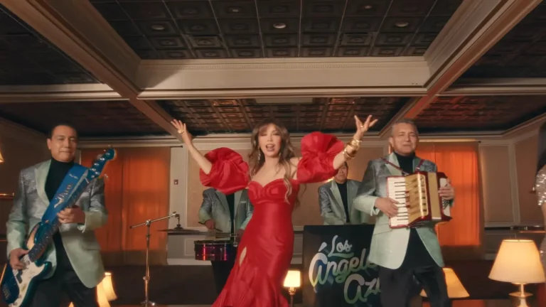 ‘Yo me lo busqué’ de Los Ángeles Azules y Thalia asciende al No. 1 en Regional Mexican Airplay