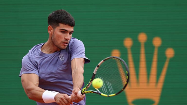 Alcaraz avanzó a cuartos de final en el Masters 1000 de Montecarlo, en una jornada con varias sorpresas
