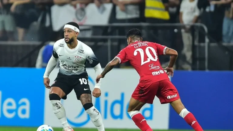 Histórico triunfo de Huracán en Brasil y chicana a Corinthians y Depay
