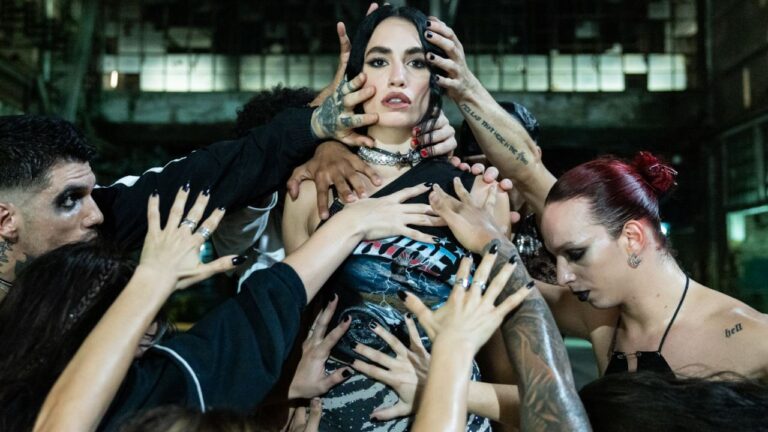 Lali sacude todo con el estreno de «No Vayas a Atender Cuando el Demonio Llama»