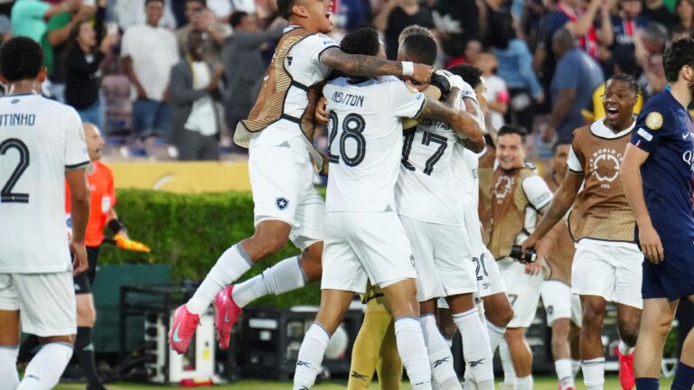 Hinchas del Botafogo golpearon a simpatizantes del Paris Saint Germain en el gol del equipo brasileño