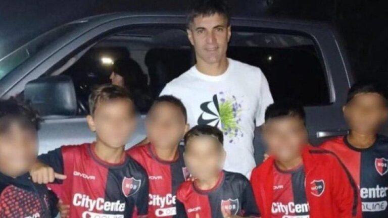 Escándalo en Newell’s: sancionaron a seis chicos por sacarse una foto con un jugador de Rosario Central