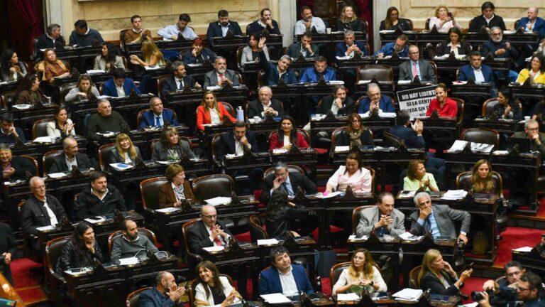 Diputados debaten suba de jubilaciones y un bono de $110.000: el Gobierno ya anticipó el veto