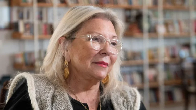 Elisa Carrió denunció por abandono de personas al ministro Lugones por el conflicto en el Hospital Garrahan