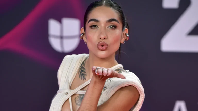 María Becerra blanqueó su felicidad por volver a los escenarios