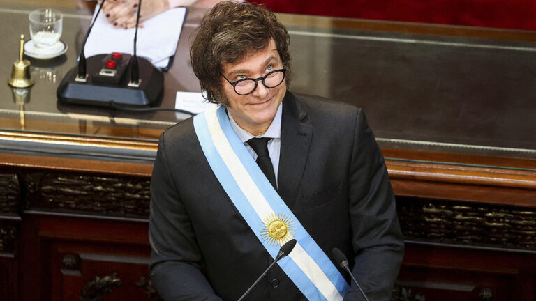Javier Milei lanza la campaña bonaerense y ya tiene nuevo rival: la pelea ahora será con Máximo Kirchner