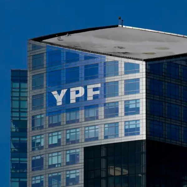 Respiro para Argentina: frenan el fallo que ordena entregar el 51% de las acciones de YPF