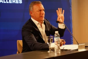 La furibunda rebelión de los hinchas de Talleres: una masiva marcha contra el presidente del club