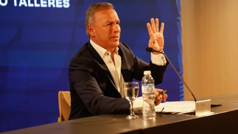 La furibunda rebelión de los hinchas de Talleres: una masiva marcha contra el presidente del club