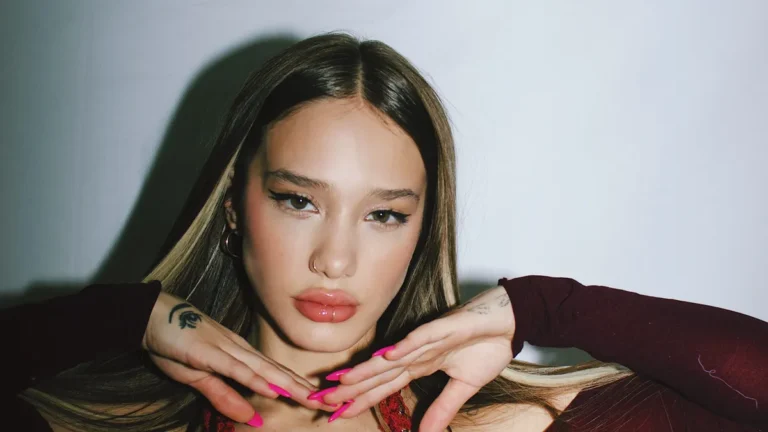 Ángela Torres cuenta su verdad en su primer álbum solista: “No Me Olvides”