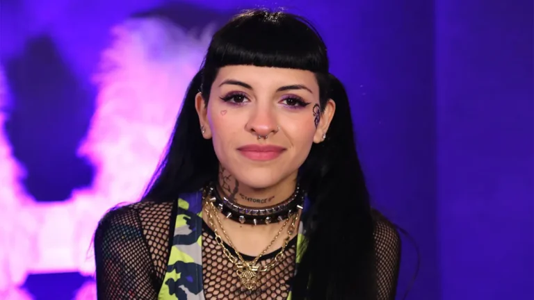 Cazzu rompe récords: “Con otra” es el video más visto por una artista femenina en 2025