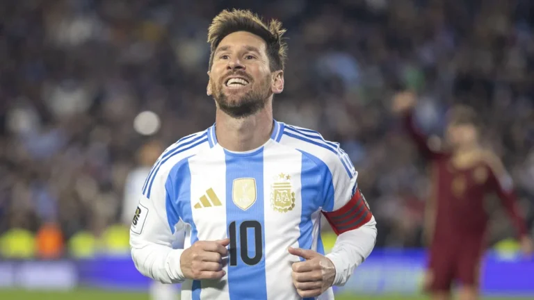 Messi llegó a la Argentina para pasar las fiestas con su familia